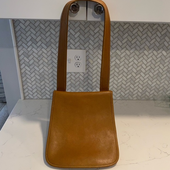 Bonwit Teller Handbags - 💐Vintage Rare Bonwit Teller 70s Leather Shoulder Bag